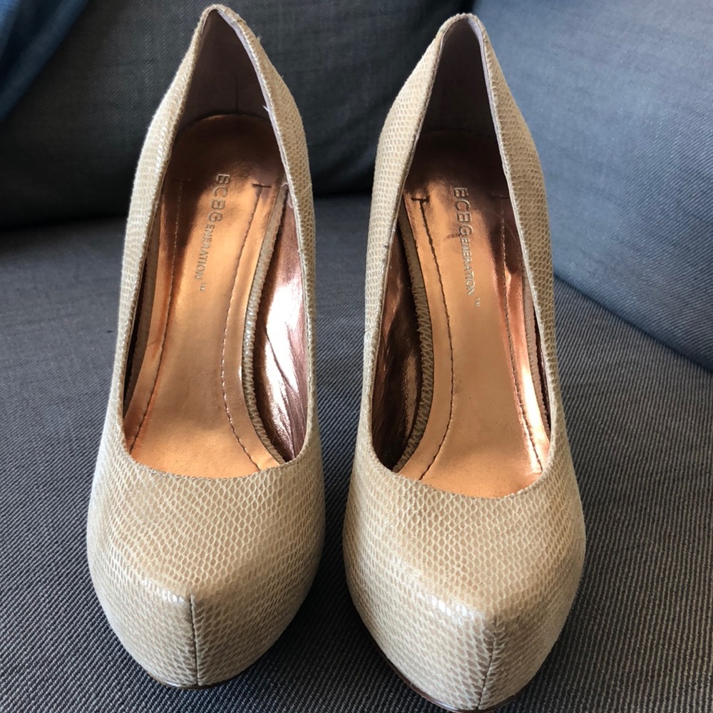 Snake skin patterned BGBG heels. - Picture 1 of 6